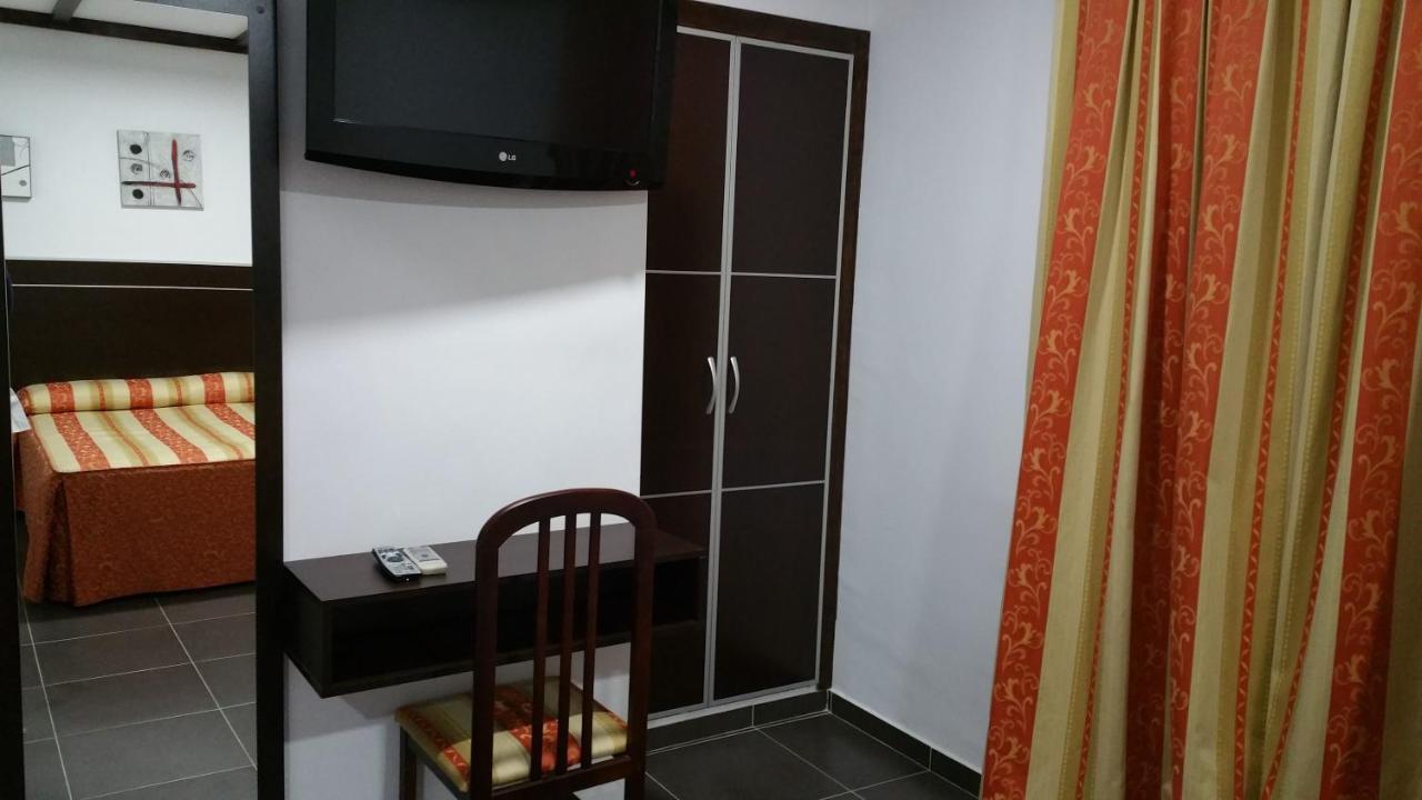 Hostal El Lirio Bollullos Par del Condado Eksteriør bilde