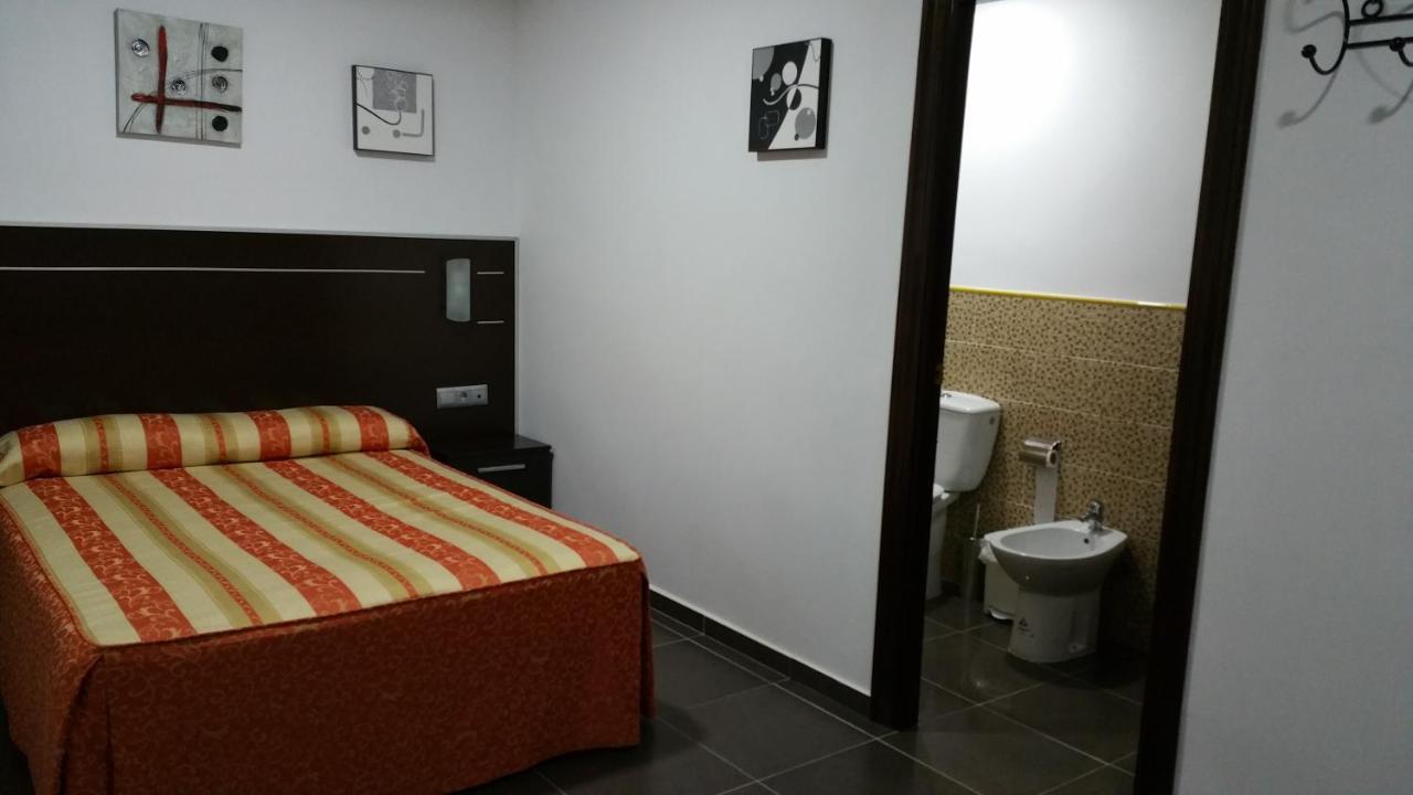 Hostal El Lirio Bollullos Par del Condado Eksteriør bilde