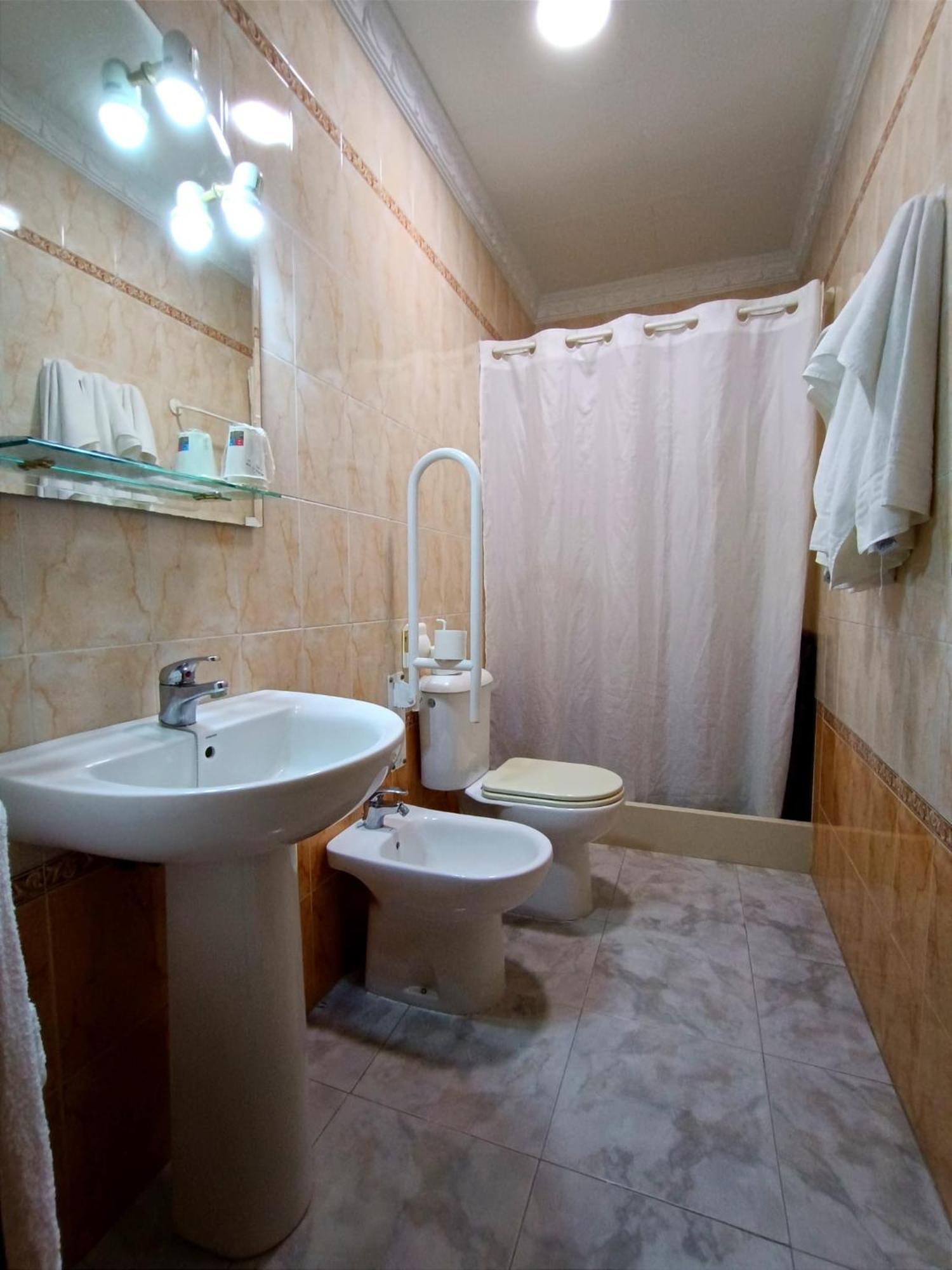 Hostal El Lirio Bollullos Par del Condado Eksteriør bilde