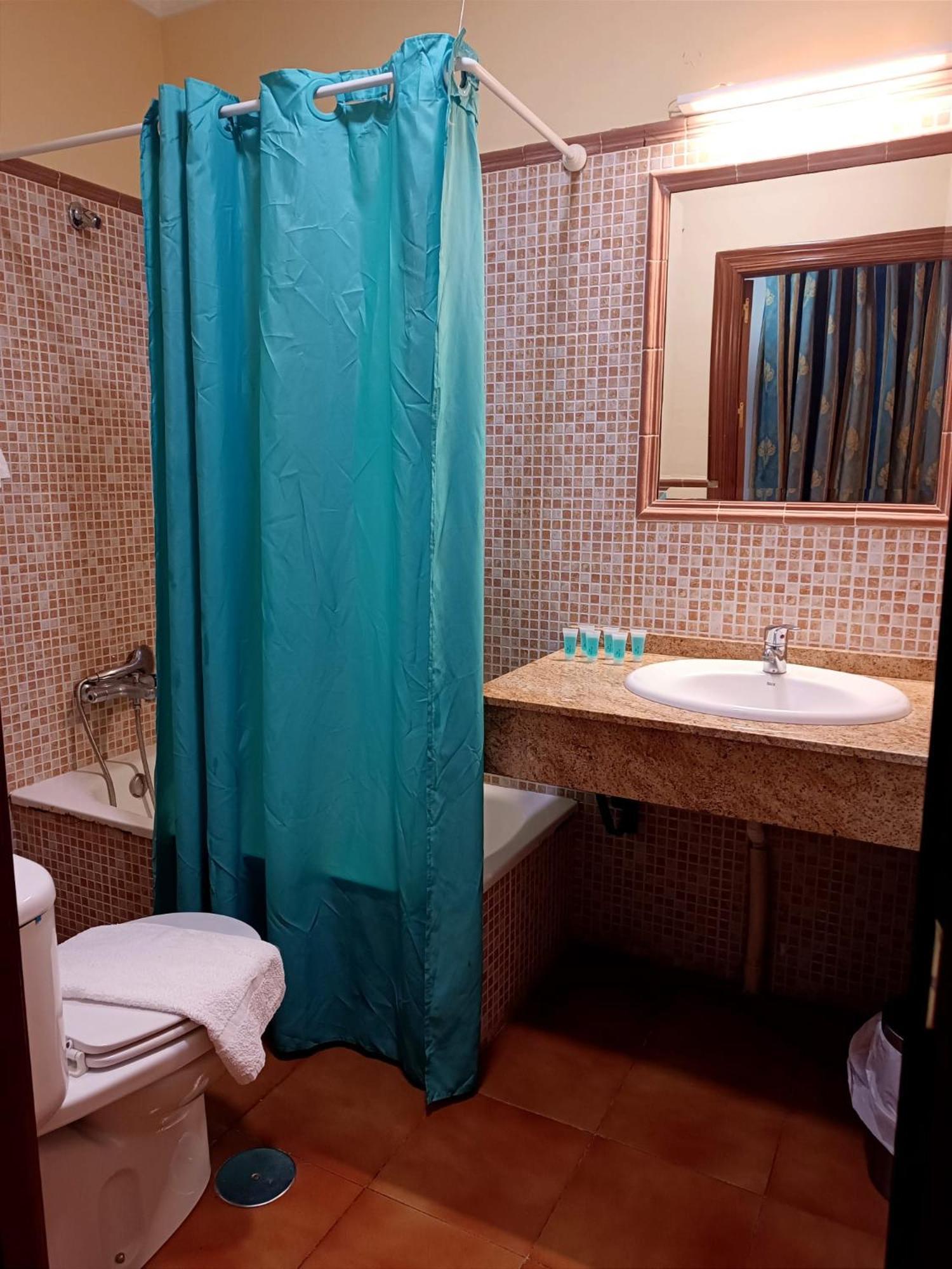 Hostal El Lirio Bollullos Par del Condado Eksteriør bilde